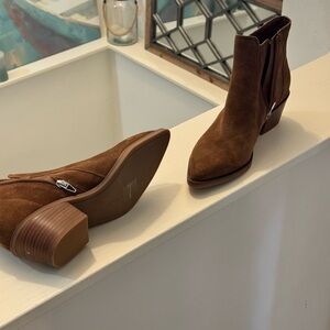 Dolce Vita Brown Ankle Booties Polished Leather Classic Design